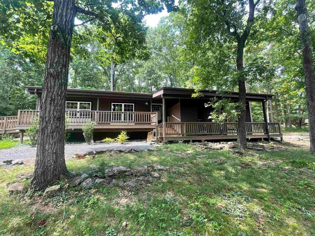 106 Oak Park Lane, Fairfield Bay, AR 72088