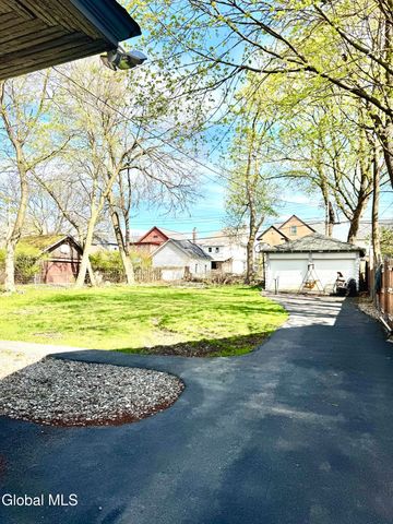1038 Brierwood Boulevard, Schenectady, NY 12308