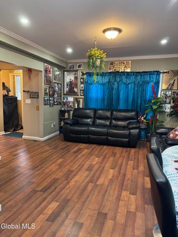 1038 Brierwood Boulevard, Schenectady, NY 12308