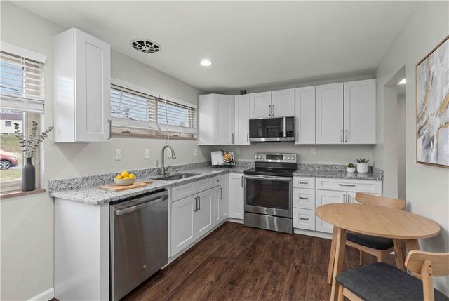 2608 Milford Dr, Bethel Park, PA 15102