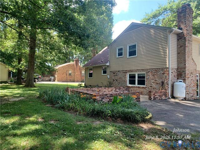 10001 Alfaree Rd, Chester, VA 23237