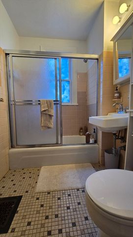 27 Newcastle Rd 2, Boston, MA 02135