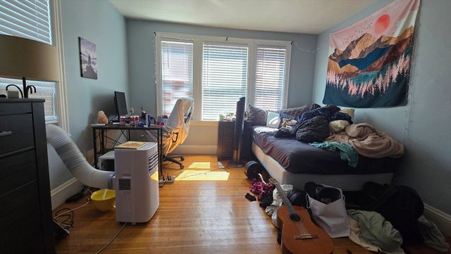 27 Newcastle Rd 2, Boston, MA 02135