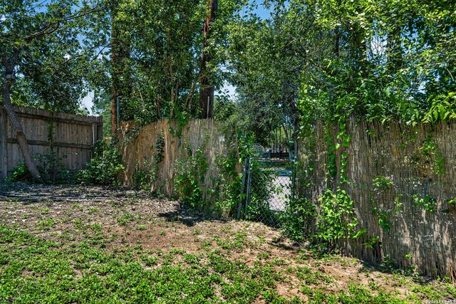 851 BOULDER DR, Universal City, TX 78148