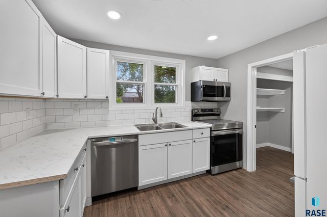1902 S Spring Ave Avenue, Sioux Falls, SD 57105