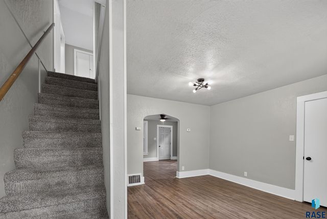 1902 S Spring Ave Avenue, Sioux Falls, SD 57105