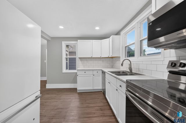 1902 S Spring Ave Avenue, Sioux Falls, SD 57105