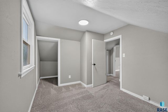 1902 S Spring Ave Avenue, Sioux Falls, SD 57105