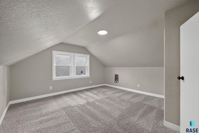 1902 S Spring Ave Avenue, Sioux Falls, SD 57105
