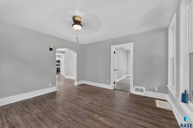 1902 S Spring Ave Avenue, Sioux Falls, SD 57105