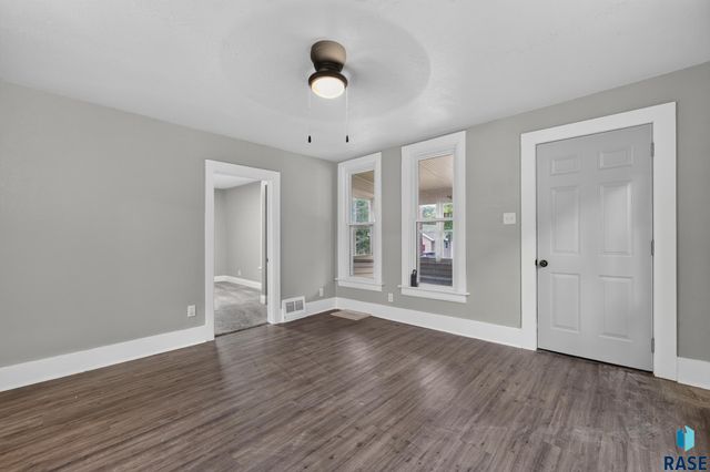 1902 S Spring Ave Avenue, Sioux Falls, SD 57105