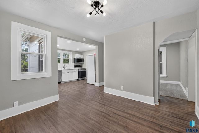 1902 S Spring Ave Avenue, Sioux Falls, SD 57105
