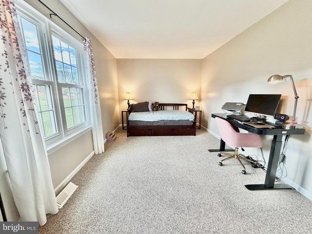 2730 WOODMONT DR, York, PA 17404