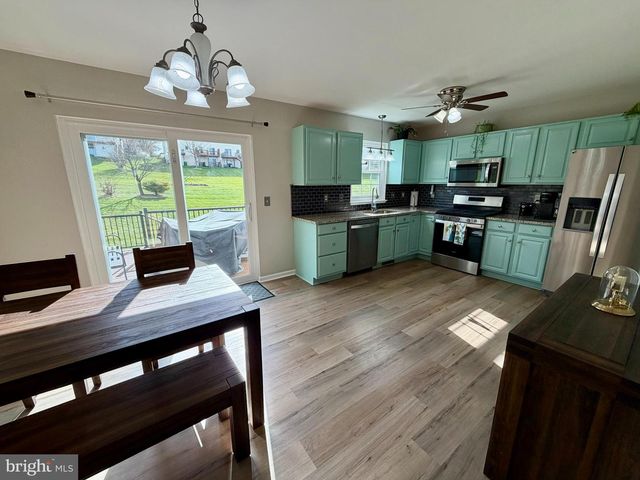 2730 WOODMONT DR, York, PA 17404