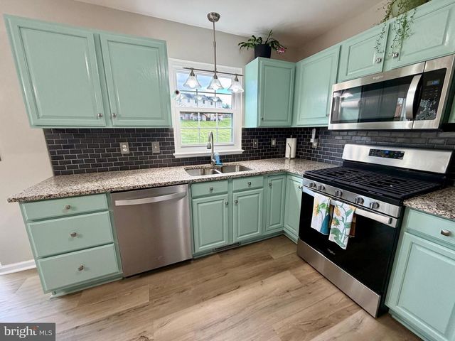 2730 WOODMONT DR, York, PA 17404