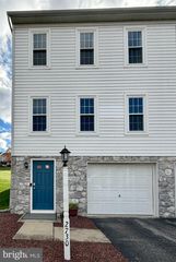 2730 WOODMONT DR, York, PA 17404