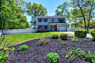 5 Mount Oak Place, Ridge, NY 11961