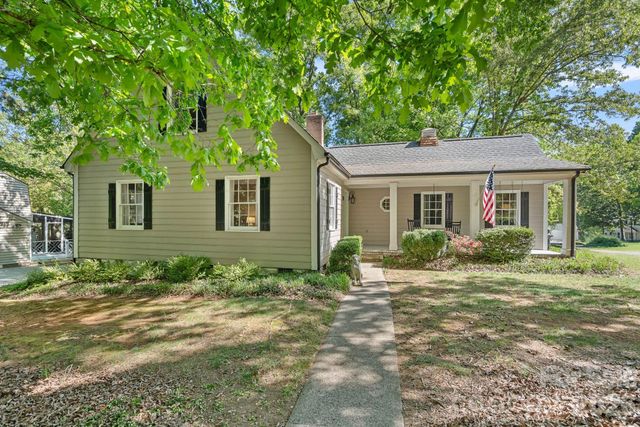 817 Bent Wood Court, Matthews, NC 28105