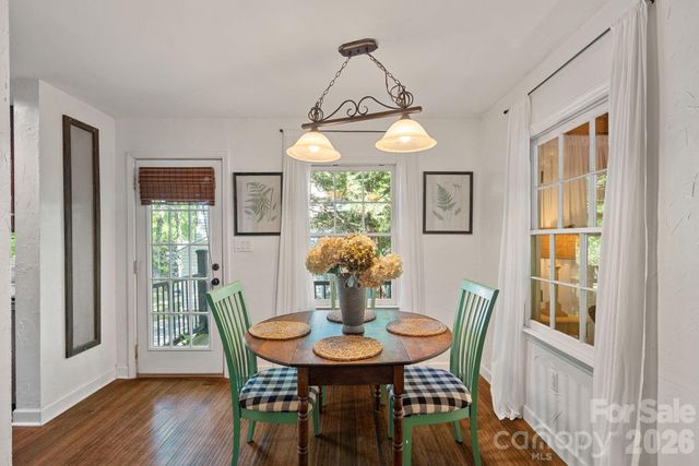 817 Bent Wood Court, Matthews, NC 28105