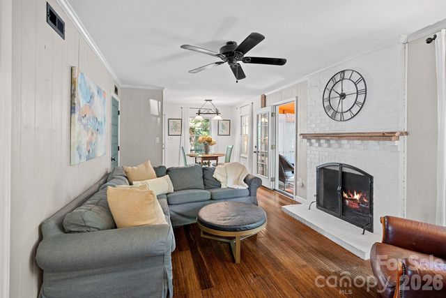 817 Bent Wood Court, Matthews, NC 28105