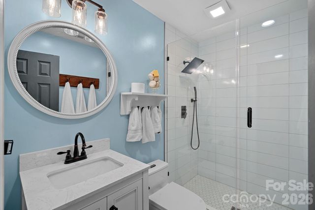817 Bent Wood Court, Matthews, NC 28105