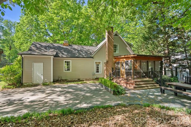 817 Bent Wood Court, Matthews, NC 28105