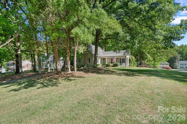 817 Bent Wood Court, Matthews, NC 28105