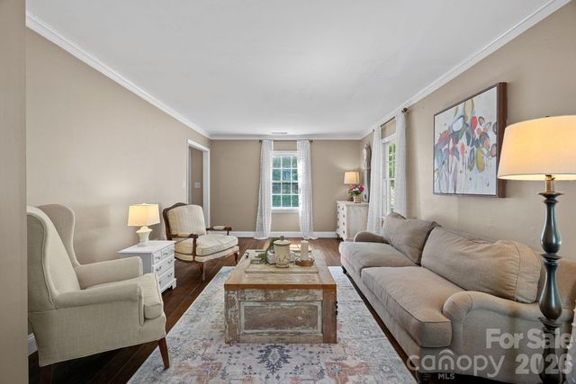 817 Bent Wood Court, Matthews, NC 28105