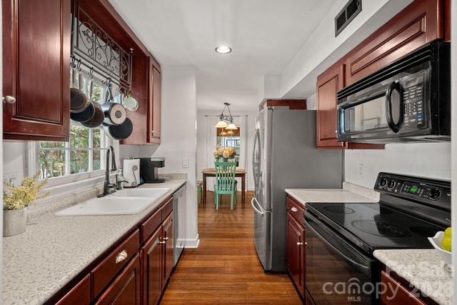 817 Bent Wood Court, Matthews, NC 28105