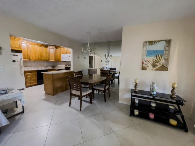 309 Pine Ridge Circle A-1, Greenacres, FL 33463