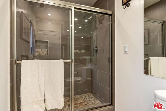 5853 Natick Avenue, Los Angeles, CA 91411