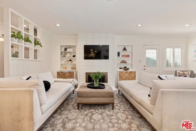 5853 Natick Avenue, Los Angeles, CA 91411