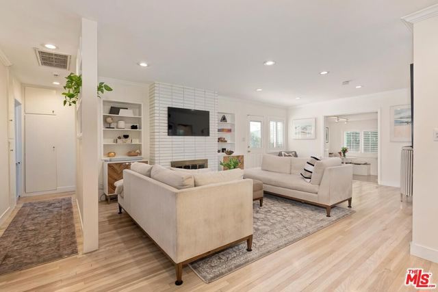 5853 Natick Avenue, Los Angeles, CA 91411