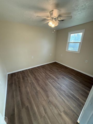 106 S 15th Avenue, Paragould, AR 72450