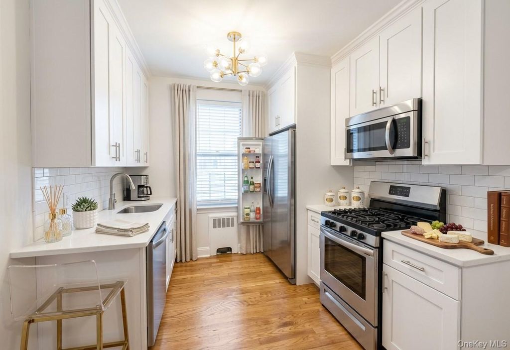 3840 Greystone Avenue 5M, Bronx, NY 10463 — photo 2