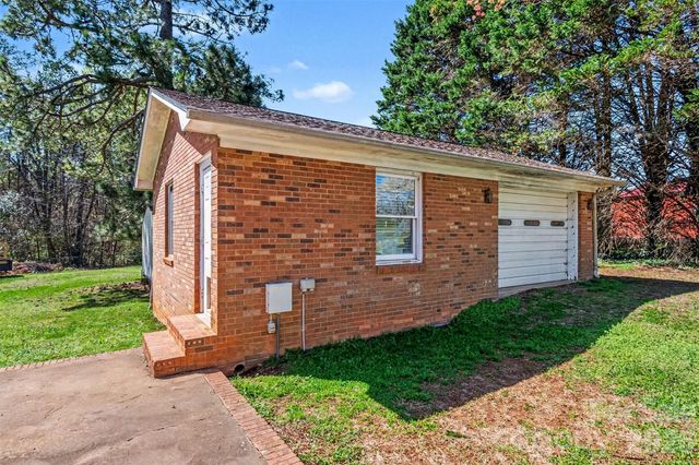 1388 Smith Farm Road, Lincolnton, NC 28092