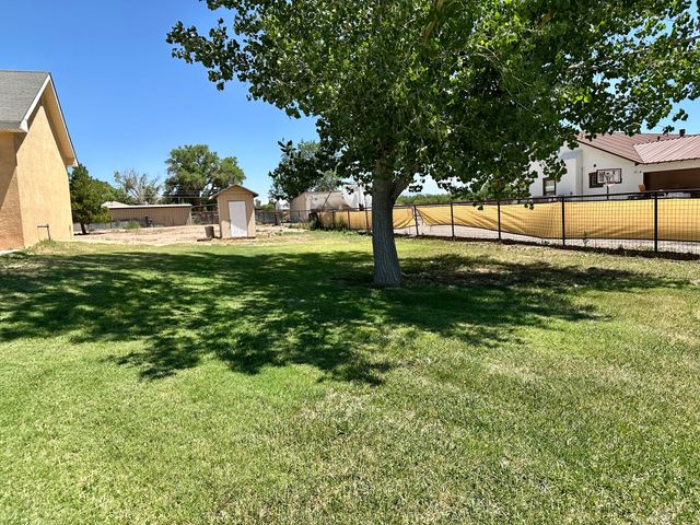 30 Bennett Road, Los Lunas, NM 87031