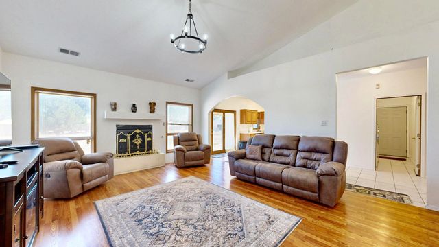 30 Bennett Road, Los Lunas, NM 87031
