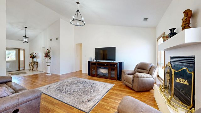30 Bennett Road, Los Lunas, NM 87031