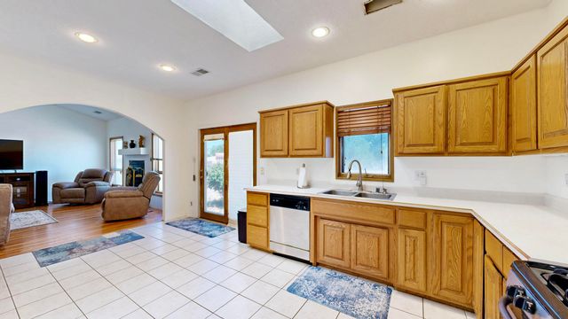 30 Bennett Road, Los Lunas, NM 87031