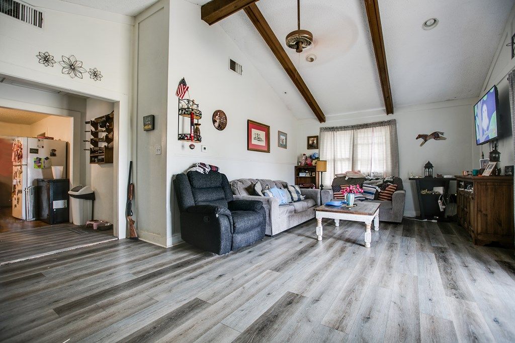 Image 12 of property listing at 911 N 6th St, Ballinger, TX 76821