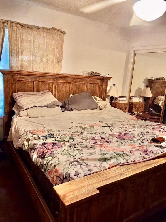 Image 21 of property listing at 911 N 6th St, Ballinger, TX 76821