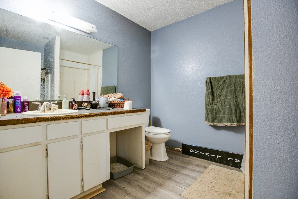 Image 23 of property listing at 911 N 6th St, Ballinger, TX 76821