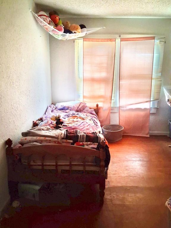 Image 26 of property listing at 911 N 6th St, Ballinger, TX 76821