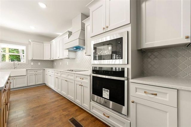 102 Cheval Court, Hoschton, GA 30548