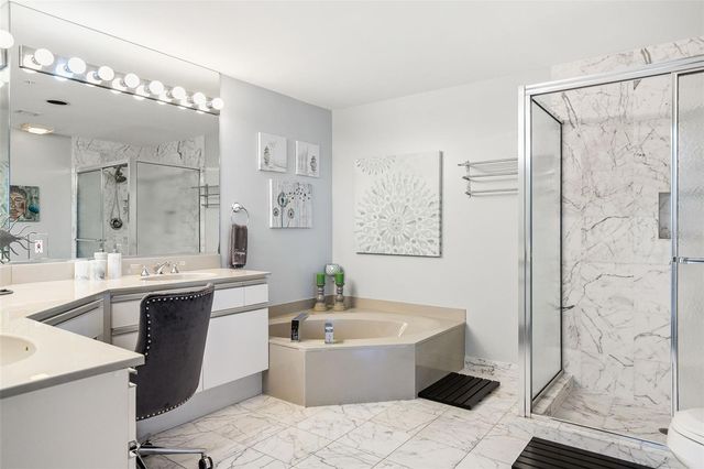 1800 BENJAMIN FRANKLIN DRIVE B1007, Sarasota, FL 34236