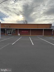 8720 NEW FALLS RD, Levittown, PA 19054