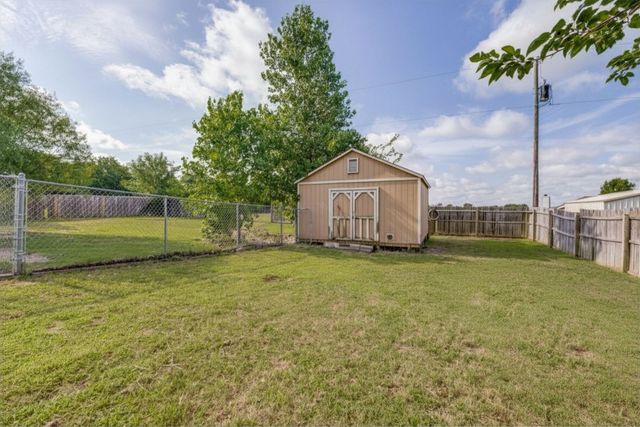 303 Bryant Street, Pottsboro, TX 75076