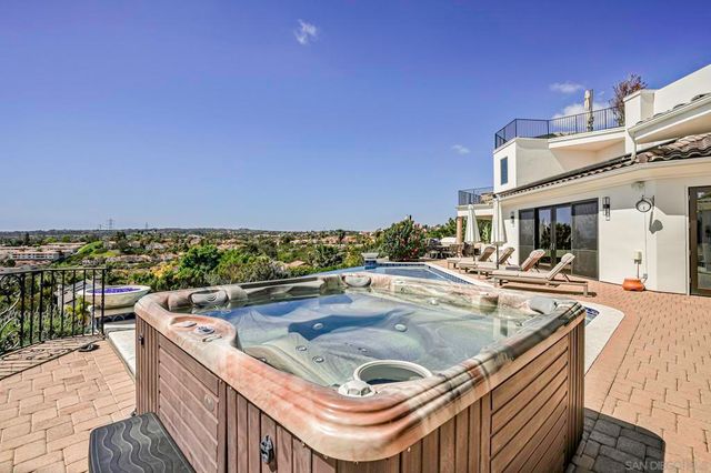 7335 El Fuerte St, Carlsbad, CA 92009