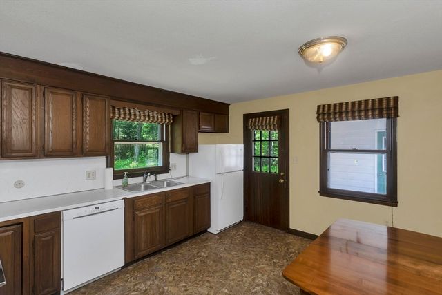 49 Country Club Hts, Monson, MA 01057